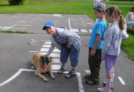 Návšteva mestských policajtov - psovodov